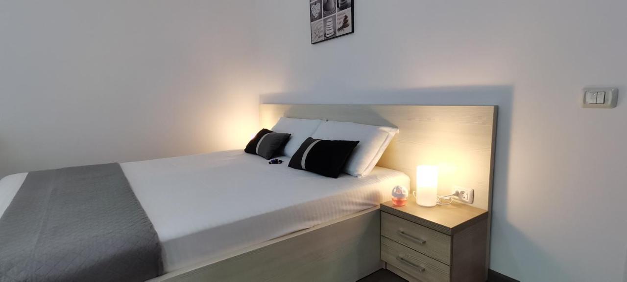 Mike Studio Mamaia Nord Apartman Năvodari Kültér fotó